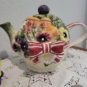 VTG RARE New Debco Majolica 3D style Teapot w/ Bow Fruit Veggies Flowers 1998